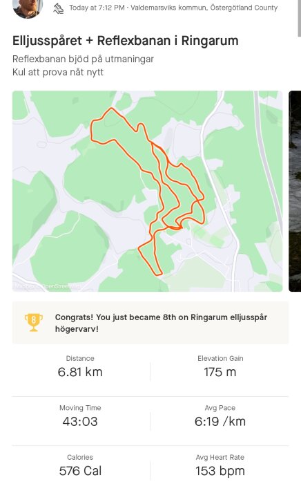 Karta över löprunda, statistik, prestation, åttonde plats på ett elljusspår, träningsappskärmdump.