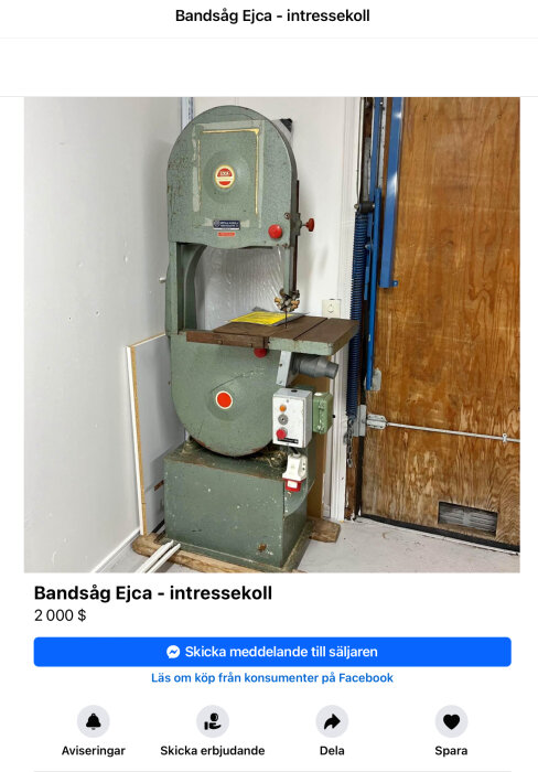 Grön bandsåg Ejca. Annonseras för försäljning på marknadsplats. Pris 2000 dollar. Belägen i ett verkstadsutrymme.