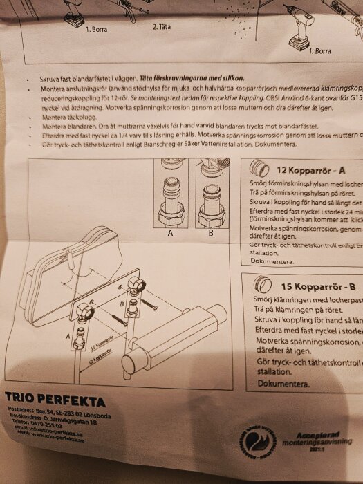 Instruktionsmanual med steg-för-steg illustrationer för VVS-installation eller montering av rörledningar. Swedish text.