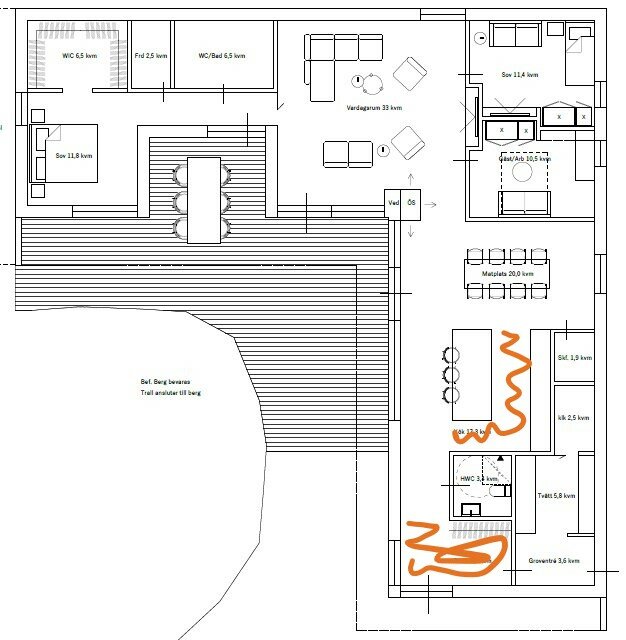 Arkitektonisk ritning av en byggnad, möjliga mått, rum och möbleringar angivna, övergripande planlösning.