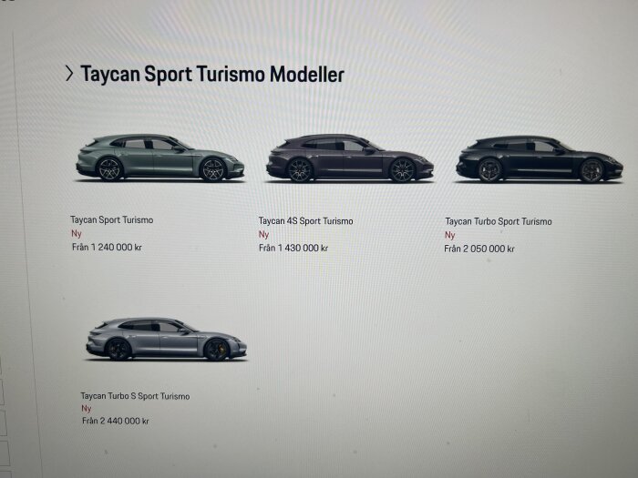 Fyra Porsche Taycan Sport Turismo modeller med varierande priser visas på skärmen.