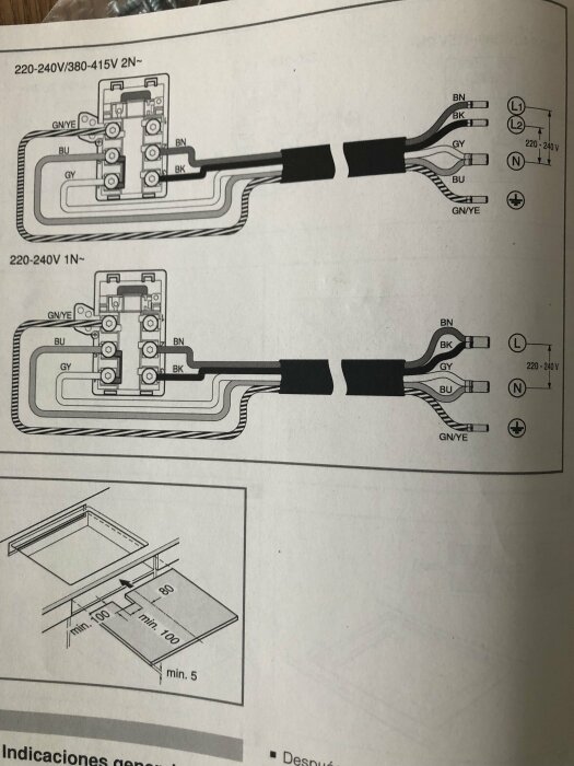 Schematiska diagram över elinstallationer, med två olika konfigurationer, och installationsinstruktioner för belysning eller utrustning.