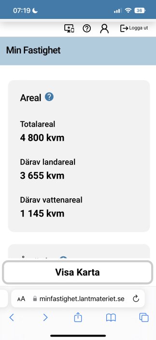 Skärmavbild av webbsida visar detaljer om en fastighet, inklusive areal och vattenareal, med en knapp för att visa karta.