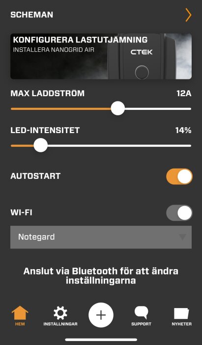 Mobilt appgränssnitt för enhetsinställningar med scheman, laddström, LED-intensitet och uppkopplingsalternativ för Bluetooth och Wi-Fi.