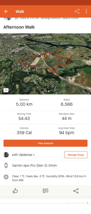 Aktivitetsspårningsapp visar karta över 5 kilometers promenad, tids- och hälsodata.