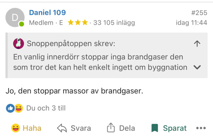 Diskussionstråd med medlemskommentarer, gällande innerdörrs effektivitet mot brandgaser, inkluderar profilbilder och reaktioner.