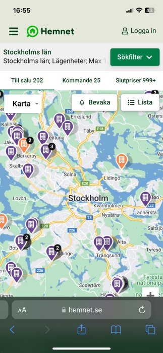 Skärmdump av Hemnet-appen som visar tillgängliga bostäder till salu i Stockholmsområdet på en karta.