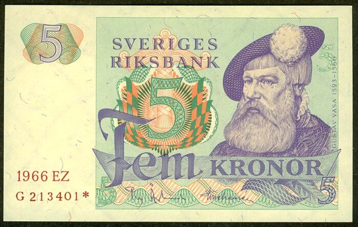 Gammal femkronorssedel från Sverige, 1966, med ett porträtt, ornamentering och serienummer.