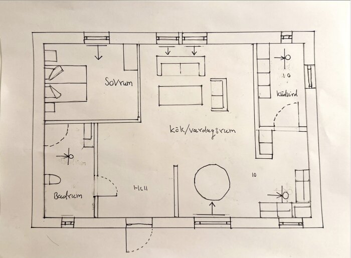 Handritad planritning av en lägenhet med sovrum, vardagsrum, kök, hall och badrum.