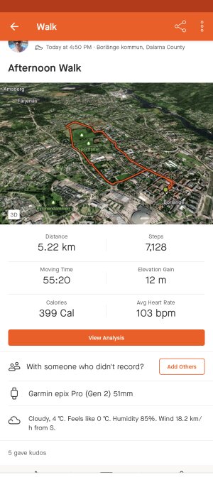 Skärmdump av vandringsaktivitet, visar karta, sträcka, steg, tid, kalorier, hjärtfrekvens i mobilapp.