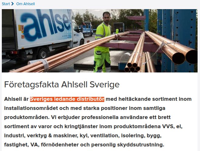 Arbetare i säkerhetskläder lastar kopparör från en Ahlsell-lastbil.