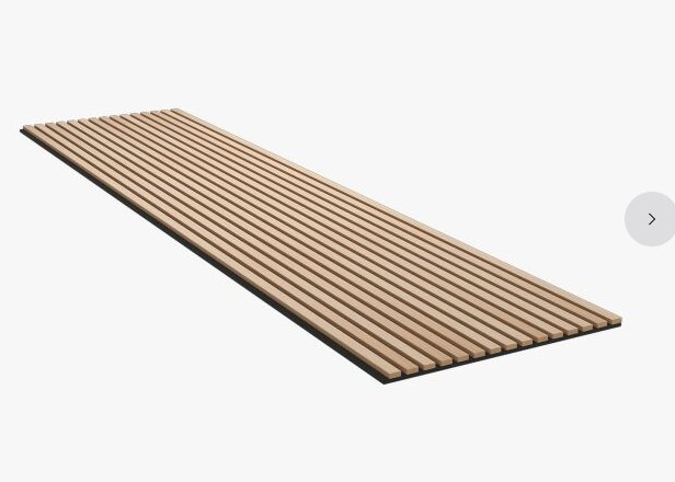 En brun träslattedyna eller golvplatta med räfflad yta, isolerad på vit bakgrund.