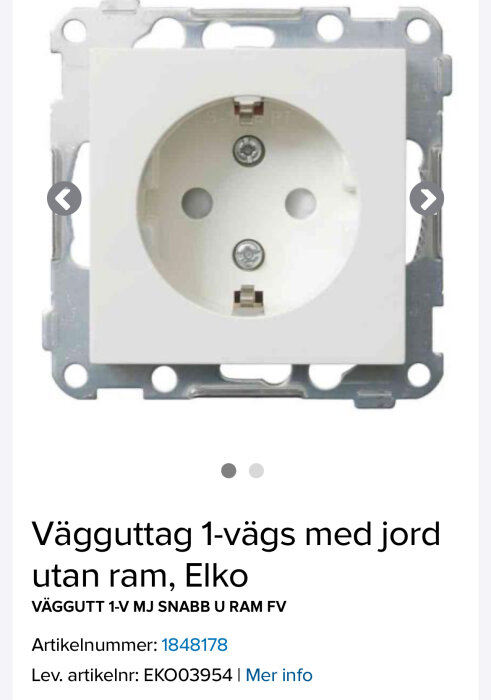 Vit elektrisk vägguttag utan ram för inbyggd installation.