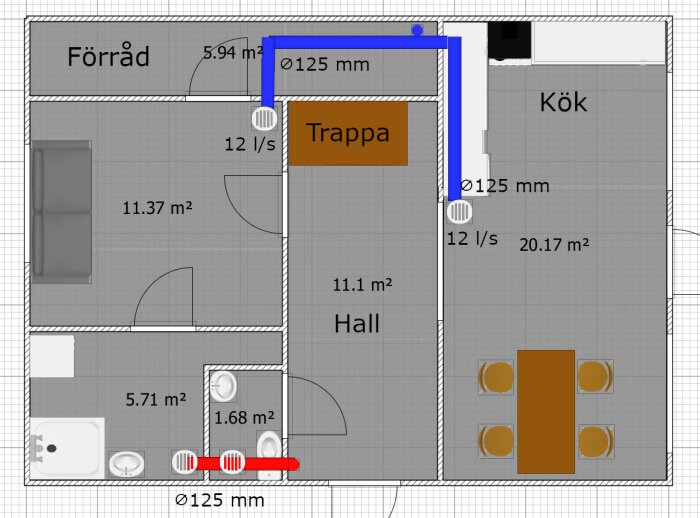 Planritning av hus med kök, hall, förråd, måttangivelser och ventilationsdetaljer.