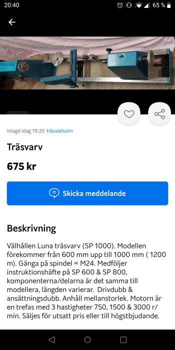 Bild av en blå trävarv maskin modell Luna SP 1000 visas från sidan på en bänk.