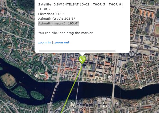 Skärmdump från Dishpointer som visar riktningar för satellitpositionering över en stadskarta.