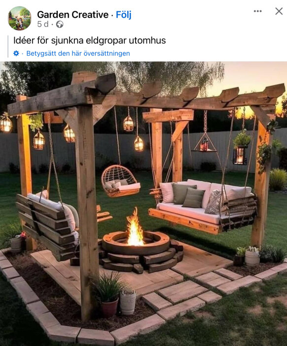 Trädgårdsdesign med uteplats, hängande soffor, eldstad, pergola och stenlagda gångvägar.