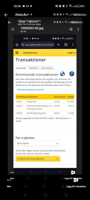 Skärmdump av mobilskärm som visar transaktioner på ett svenskt skattekonto, med negativa belopp listade.