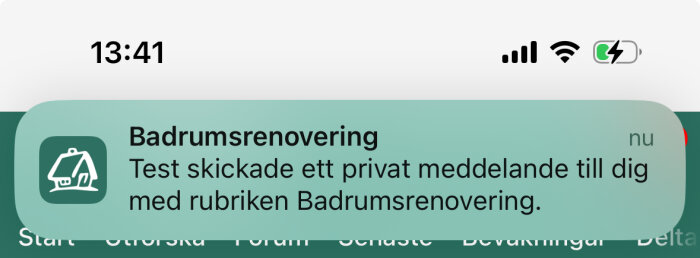 Pushnotis på mobilskärm om privat meddelande med ämnet Badrumsrenovering.