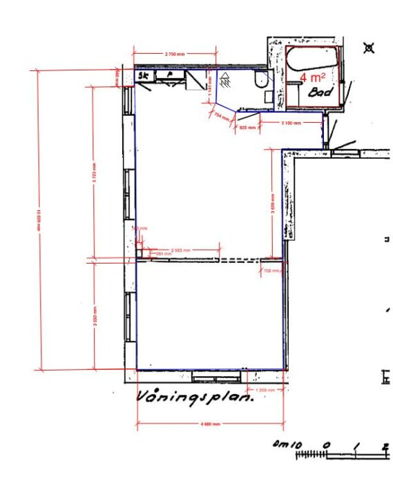 Handritad planritning av en 51 kvm lägenhet som visar nuvarande badrum och möjligt extra badrum i trapphuset.