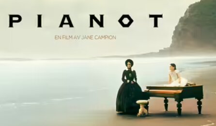 Affisch för filmen "Pianot" med två karaktärer på en strand, en vid ett piano och en stående, med stort text "PIANOT" överst.