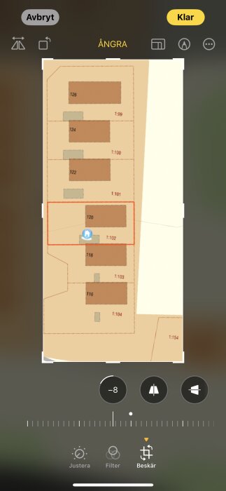 Karta från Lantmäteriet med tomtmarkeringar, hus nummer 120 i fokus omgivet av tomtgräns.