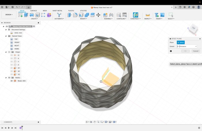 CAD-program med en öppen vågig vas design, offset plane-verktygsmeny och 3D-arbetsytor.