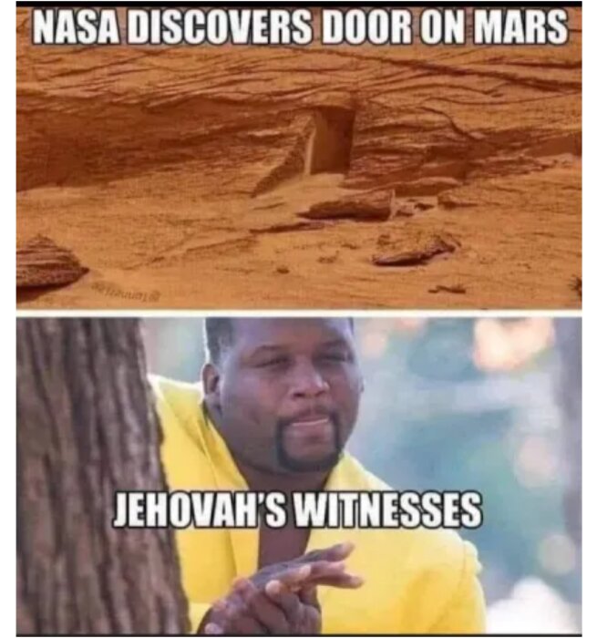 Meme med två paneler, övre bildtext "NASA DISCOVERS DOOR ON MARS" med bild på marsytan som liknar en dörr, nedre bildtext "JEHOVAH'S WITNESSES" med man som ser eftertänksam ut.