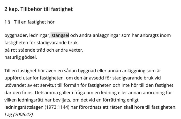 Text från jordabalken om vad som tillhör en fastighet inklusive stängsel.