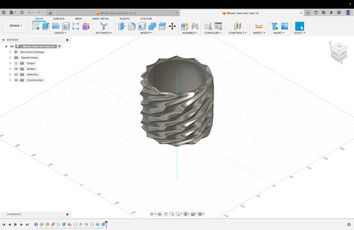 3D-modelleringsprogram med en vågig vasmodell på skärmen, två offset planes nära kanten synliga.