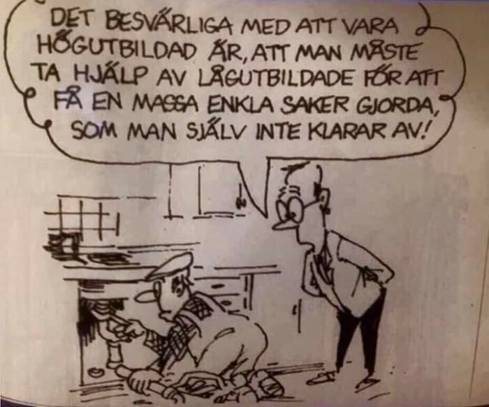 Seriebild där en högutbildad person uttrycker svårigheten med att göra enkla saker utan lågutbildades hjälp.