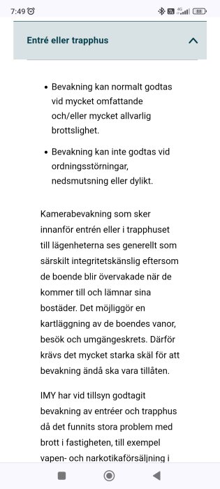 Skärmdump av text från diskussionsforum om regler för kameraövervakning i entréer och trapphus enligt IMY.