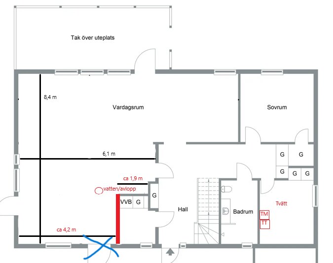Planritning av en bostad med markerad potentiell väggborttagning mellan kök/matsal och vardagsrum.