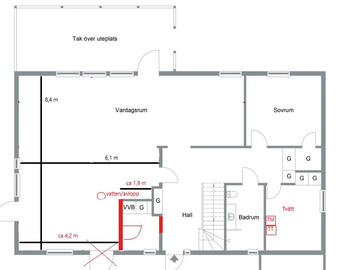 Planritning av ett hus som visar förslag på att ta bort en bärande vägg mellan kök och vardagsrum.