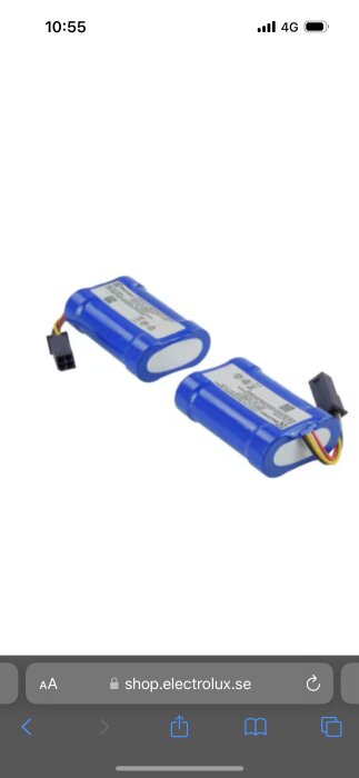 Två blå Electrolux Pure 9.2 dammsugarbatterier med kabelanslutningar på vit bakgrund.
