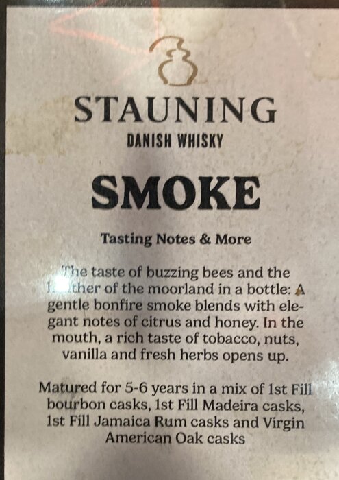 Informationsblad om Stauning Danish Whisky Smoke med smakanteckningar och mognad i olika fat.