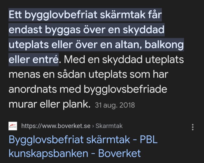 Skärmdump med text om bygglovsbefriat skärmtak över skyddad uteplats enligt Boverket.