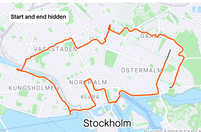 Kartbild över Stockholm med markerad rutt i rött och texten "Start and end hidden".