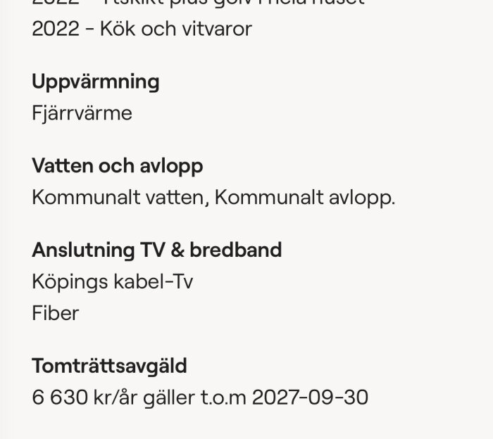 Skärmbild av en textnotering med detaljer om husrelaterade specifikationer som uppvärmning och kommunala tjänster.