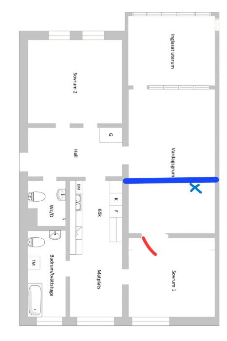 Planritning över en lägenhet med markerad ny gipsvägg och föreslagen plats för ventilation vid ett kryss.