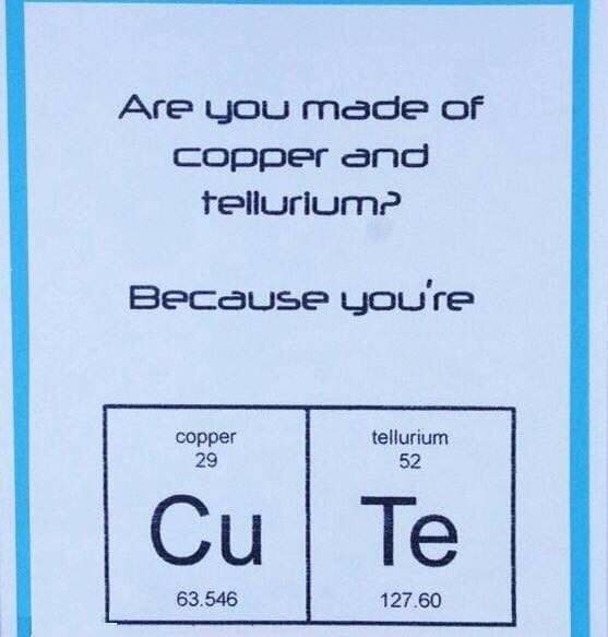 Papperskort med ordskämt "Are you made of copper and tellurium? Because you’re CuTe" med periodiska systemet symboler för koppar (Cu) och tellur (Te).