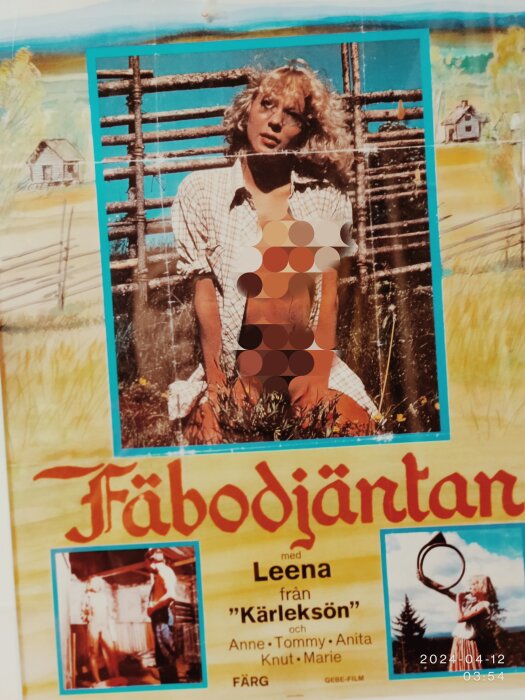 Affisch för "Fäbodjäntan" med censurerade delar och text, framhäver filmens humor.