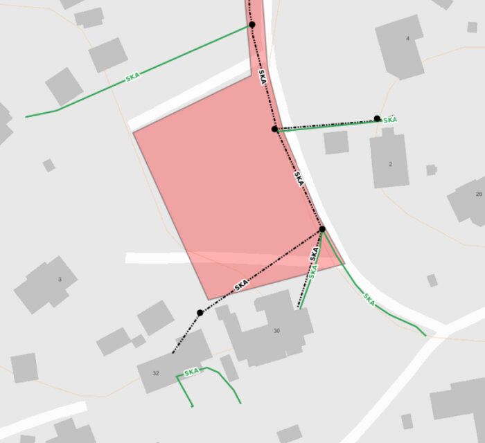 Karta med gröna och svart streckade linjer samt rosa markerat område, symboler med "SKA" beteckning, mot grå bakgrund.