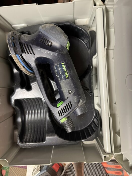Använd Festool Rotex slipmaskin i plastväska, dammig men i gott skick.