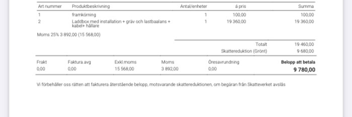 Faktura för laddboxinstallation med ROT-skattereduktion, totalt belopp och halverat belopp att betala.