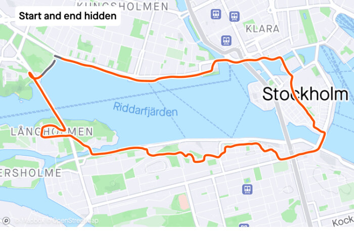 Kartbild över Stockholm med markerad rutt i rött runt Riddarfjärden, start och slut dolda.