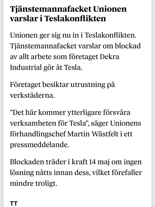 Skärmdump av en nyhetsartikel om tjänstemannafacket Unionens varsel i en konflikt med Tesla.