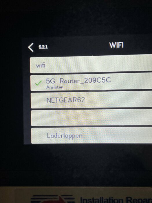 Skärmdump visar wifi-nätverkslista på en enhet med "5G_Router_209C5C" ansluten.