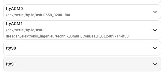 Skärmdump visar enhetslista i ett datorprogram med USB-enheter och serienummer.