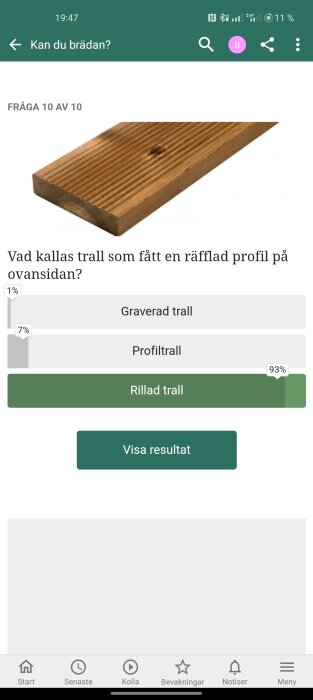 Skärmdump av byggquiz med fråga om räfflad trall och resultatbakgrund som visar majoriteten rätt svar.